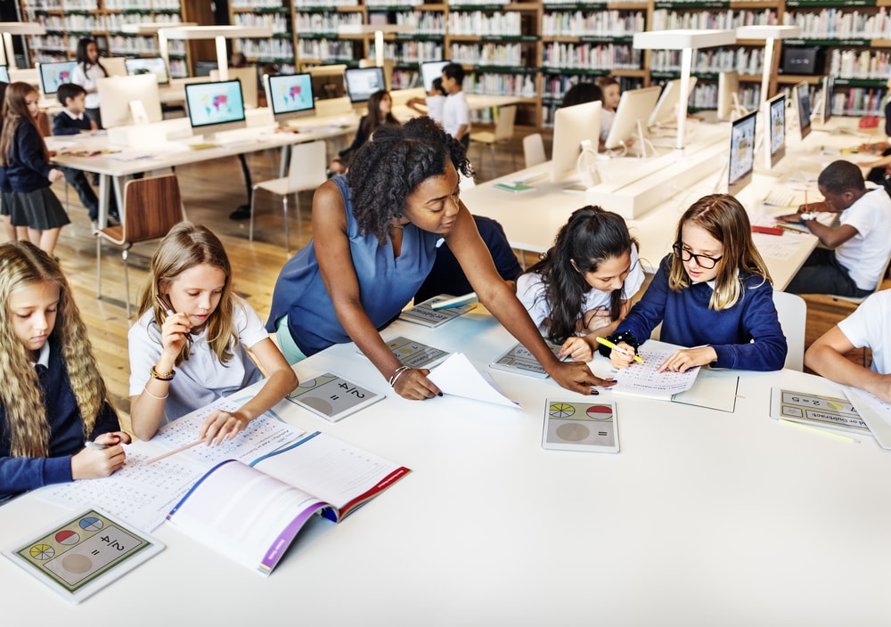 La biblioteca escolar conecta a los alumnos con la información, tecnología y aprendizaje