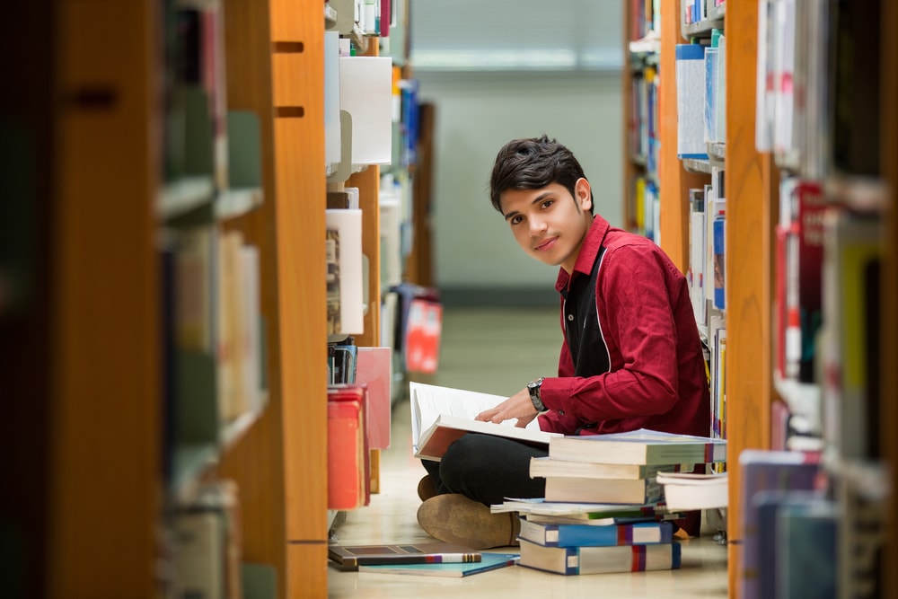 La biblioteca pública es requisito para la educación, la toma de decisiones y el progreso