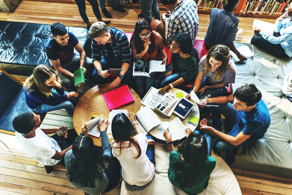 Las bibliotecas escolares son o deben ser espacios creativos para el aprendizaje