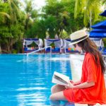 Las bibliotecas también pasan el verano en piscinas y playas