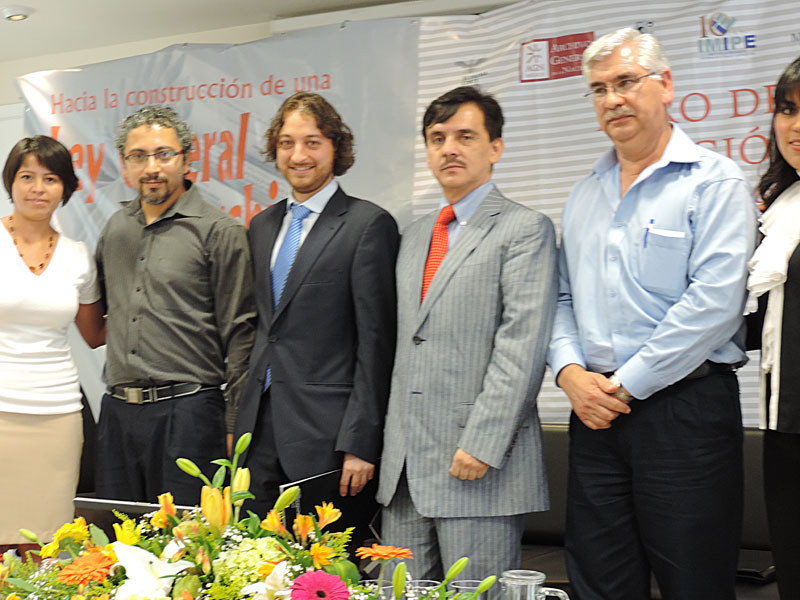 Foto grupo en Foro de Consulta Región Centro