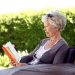 Las personas que leen libros viven más tiempo que las que no leen